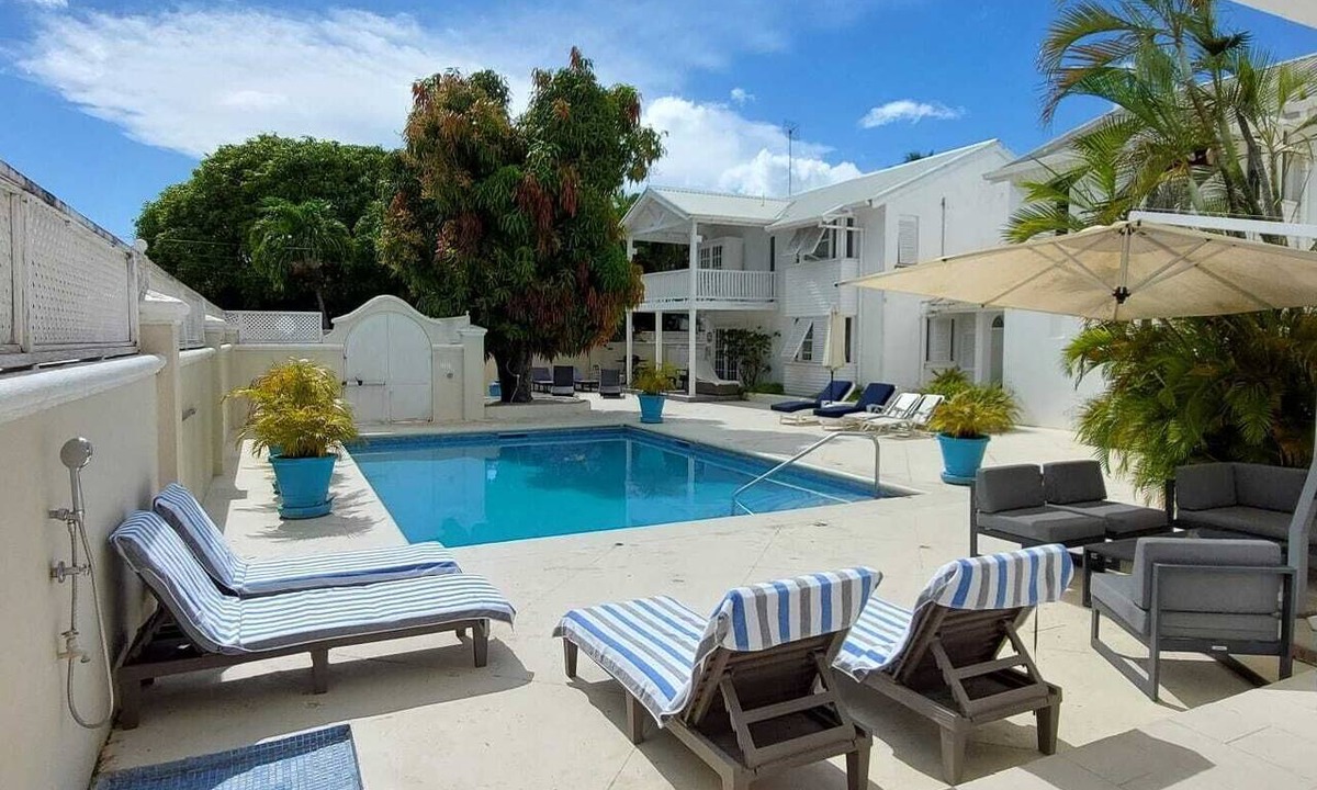 Porters House | 3BR Caribbean Home in Porters | Walk to Beach & Pool