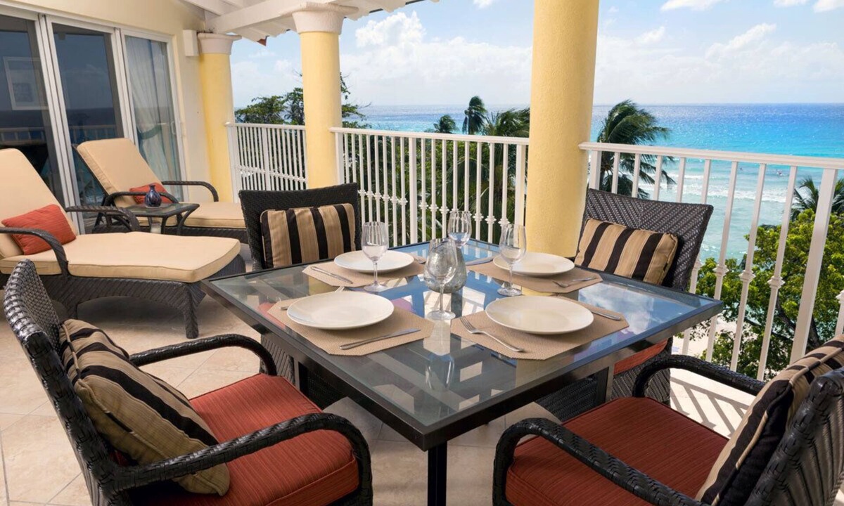 Dover Condo | Beachfront Condo with Pool - Sapphire 511 (2 bed)