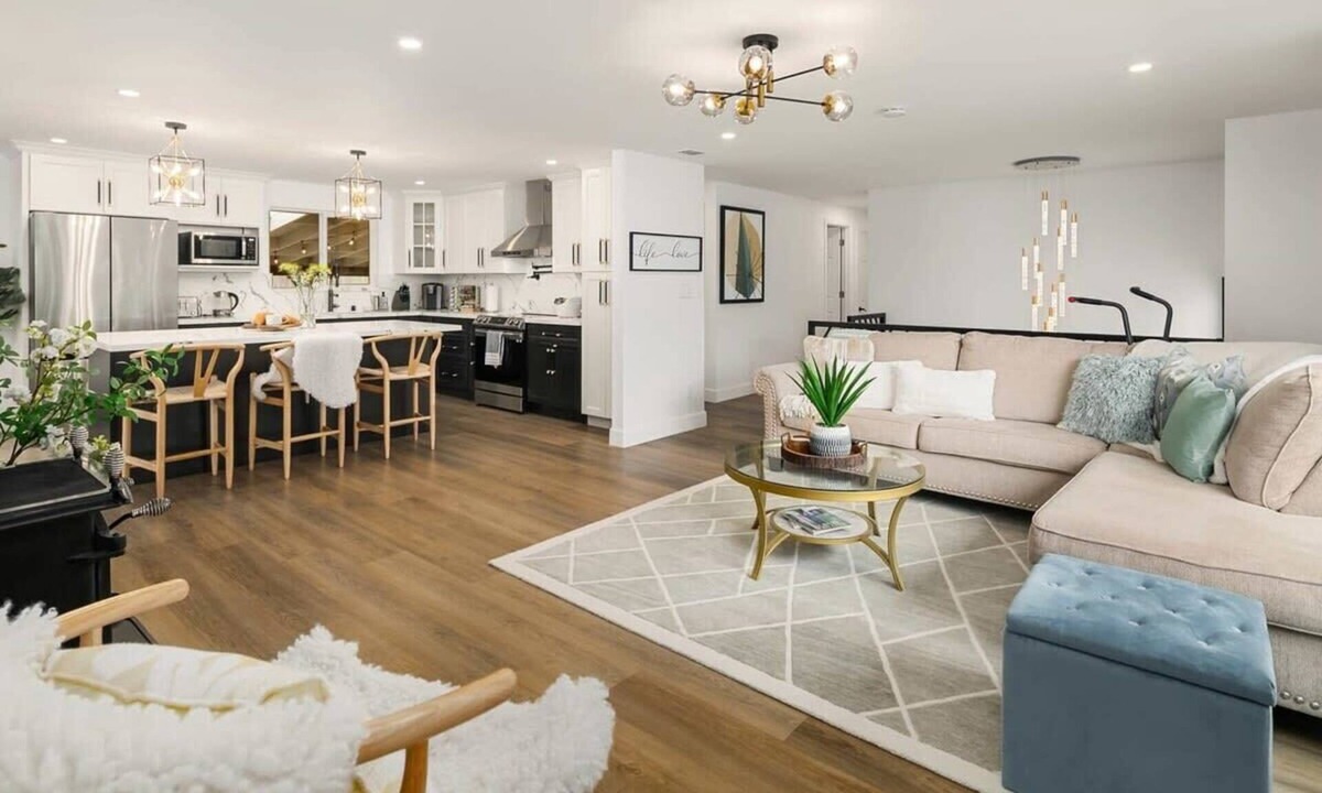 Picnic Point-North Lynnwood Apartment | Brand New Designer’s High-End 4BR Retreat