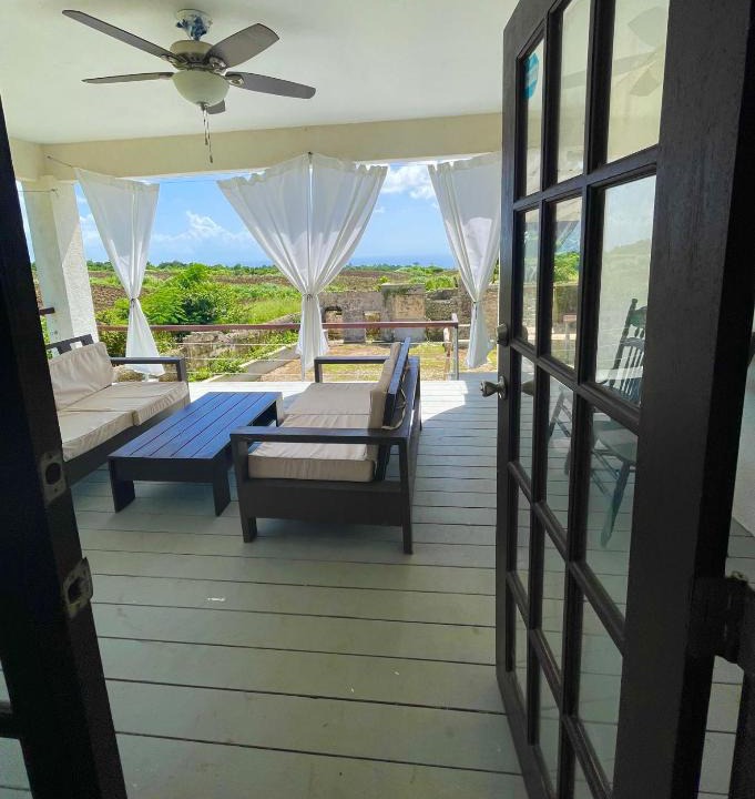 Gibbs Bay Apartment | Canvas and Cave