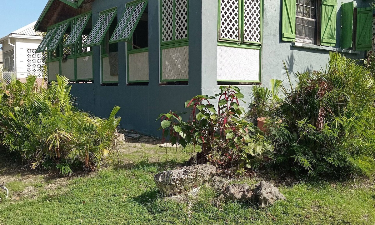 Retreat Apartment | Charming 2-bedroom apartment in lovely Bridgetown with AC