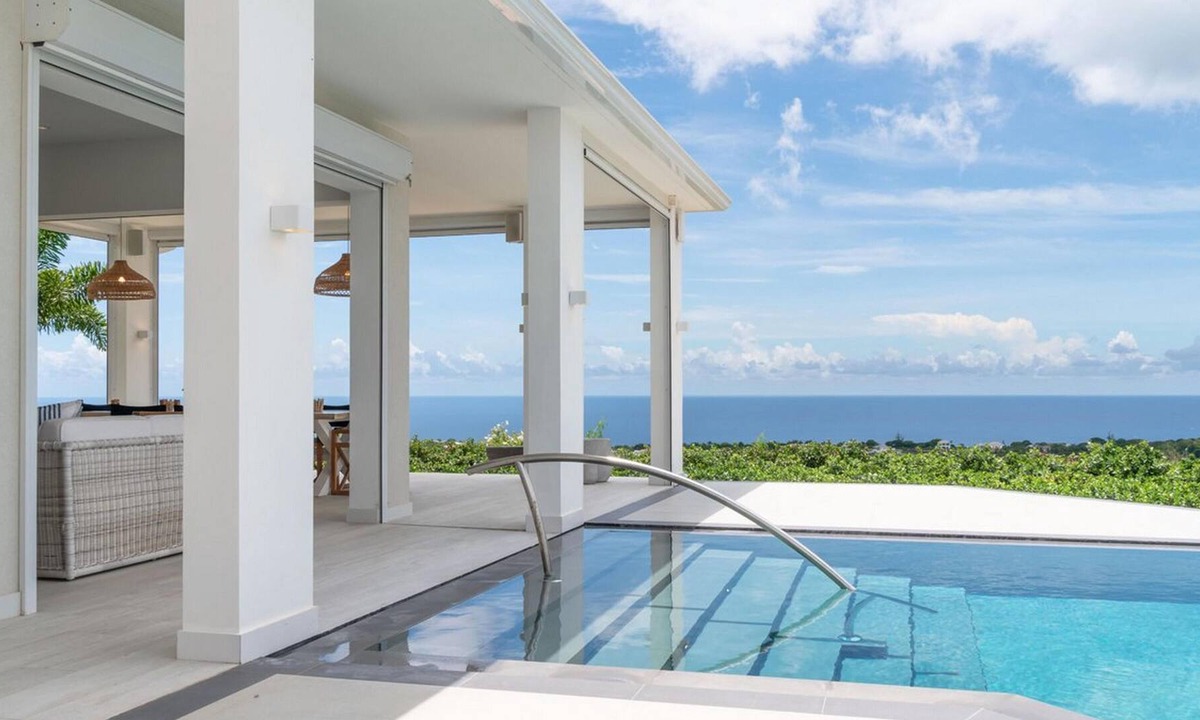 Deanes House | Cool Breeze by Blue Sky Luxury