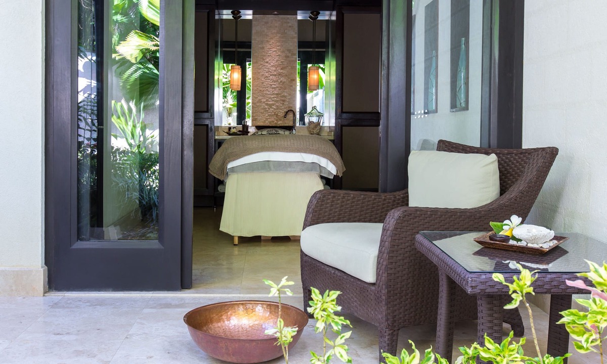 Folkestone Hotel | Coral Reef Club
