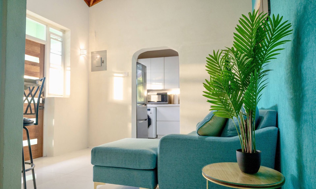 Green Garden Apartment | 🌴 Couples Hideaway, King Bed- 5 Mins to Beach & Oistins- Golden Teal