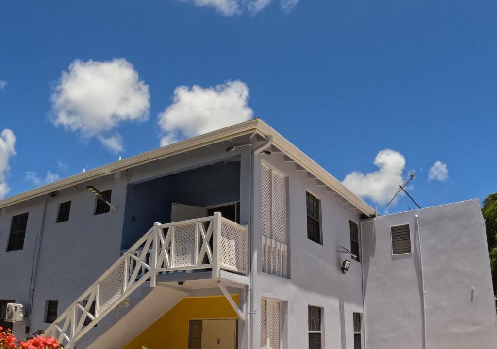 Enterprise Apartment | Cozy Beach Surf