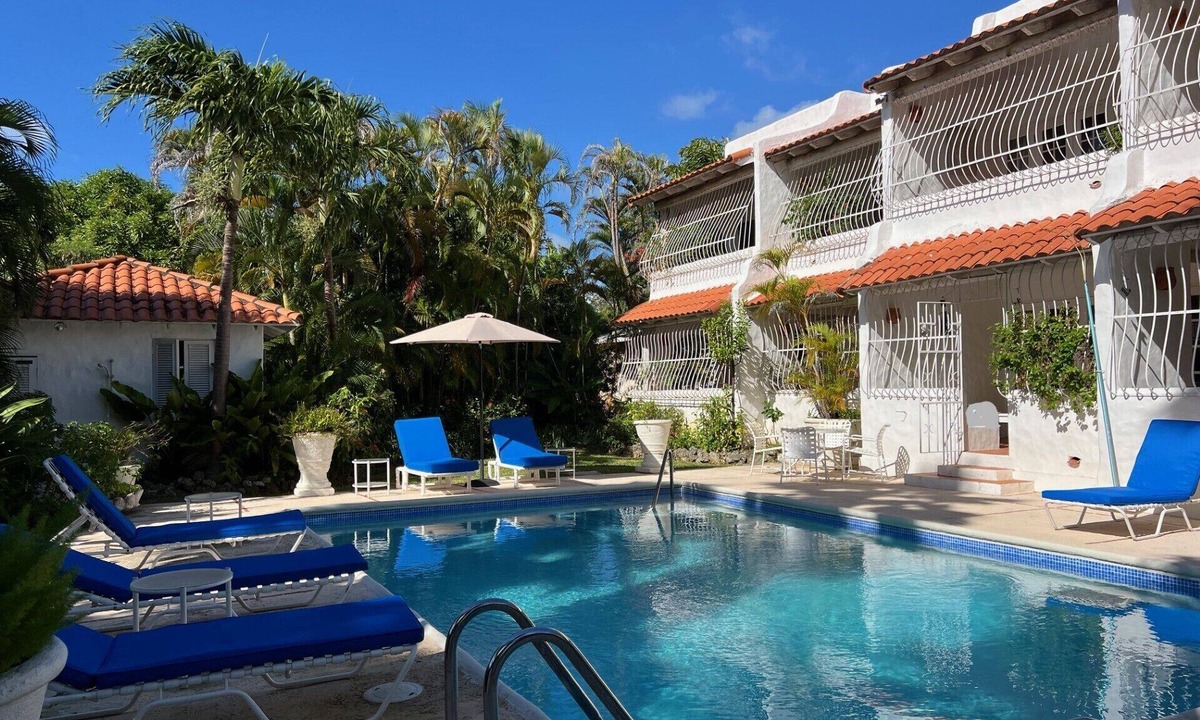 Mullins Condo | Fabulous, spacious condo with pool, 5 mins from Mullins Beach.