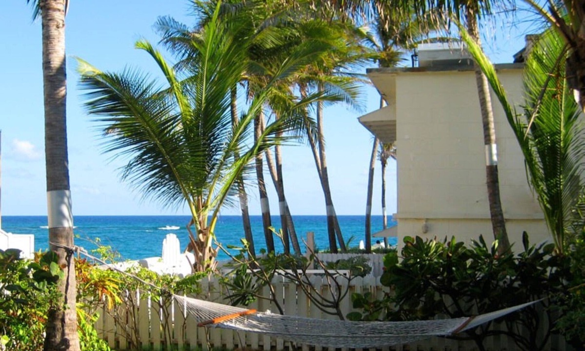 Silver Sands Apartment | Inchcape Seaside Villas right on Silver Sands Beach - Coconut Studio