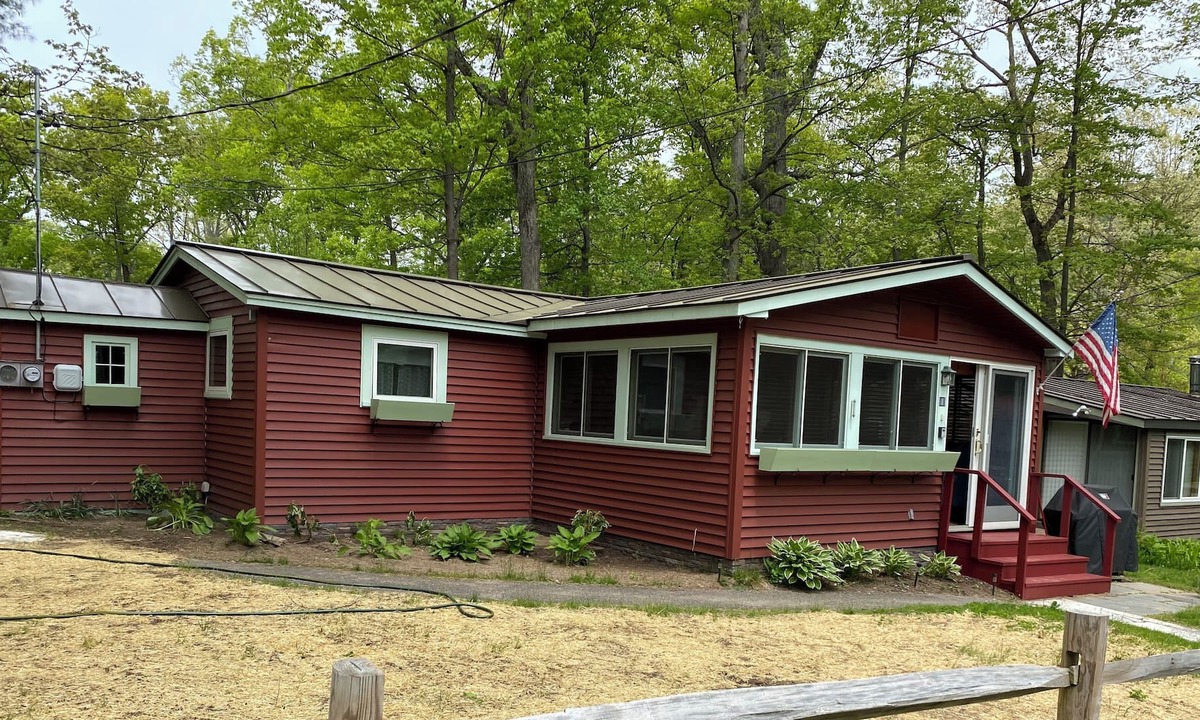 Bouvet Island House | Lake Dunmore Cottage