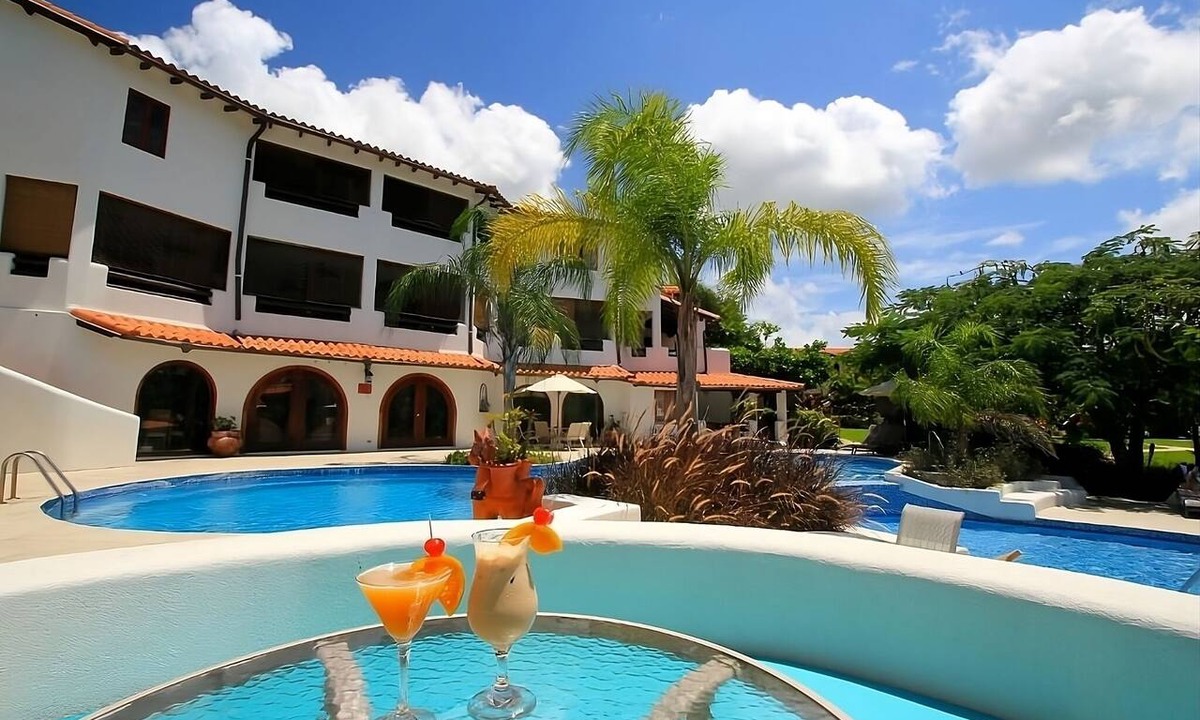 Retreat Hotel | Maynards Escape | 4.2 Miles to St. Nicholas Abbey