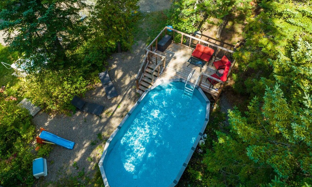 Val David Ski Chalet | Nestled in the heart of nature, La Romane combines contemporary design, warmth, and comfort — featuring a private spa year-round, billiard room, and a heated pool in summer.