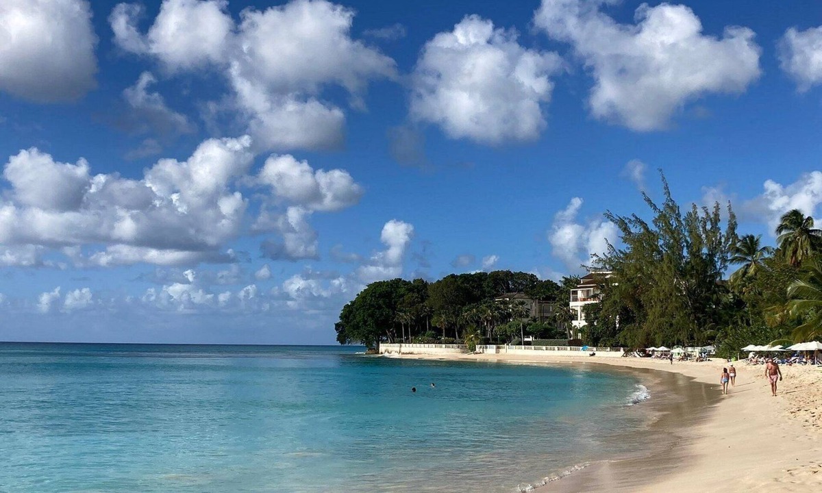 Christie House | SALE - Affordable 2 bed apt 5mins from Holetown beaches car included.