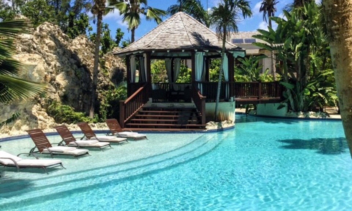 Gibbs Bay Villa | Secluded 3 Bedroom Villa, Sleeps 6, Close to Gibbs Beach, includes housekeeper