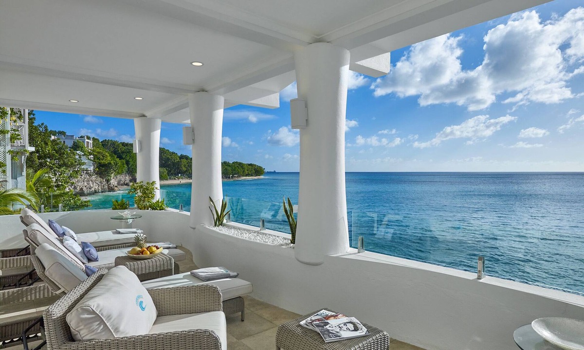 Prospect Villa | Six Bedroom villa positioned right on the cliff front facing the Ocean