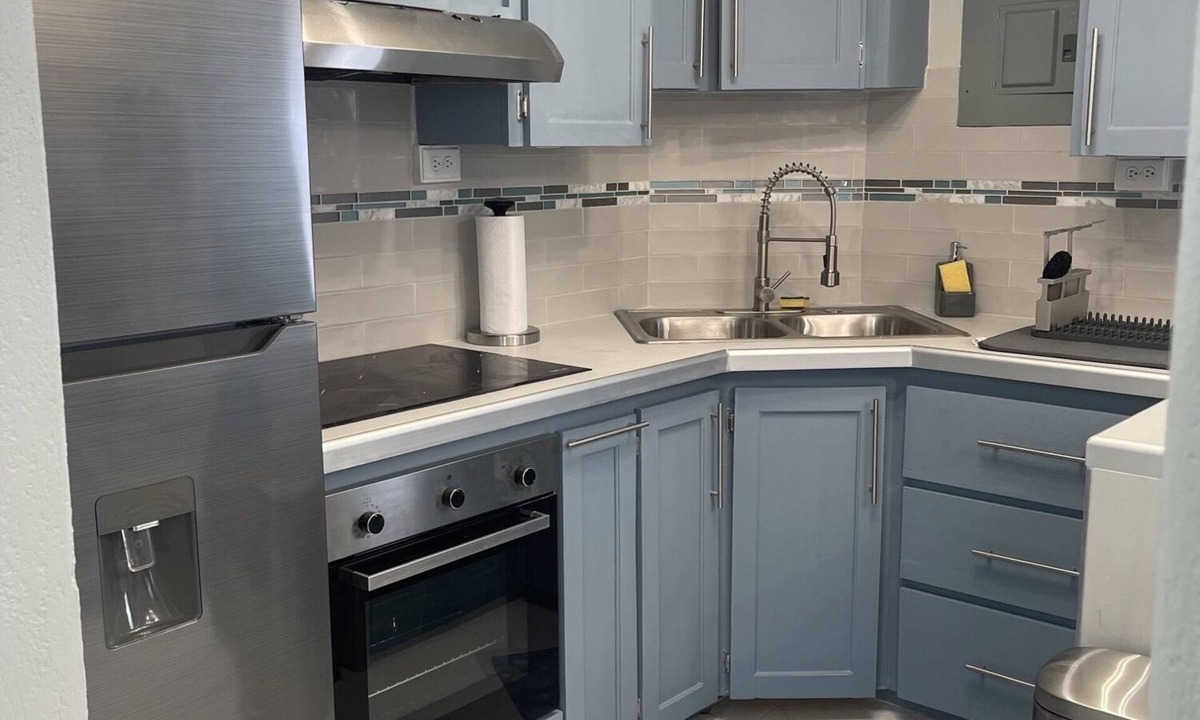 Wanstead Apartment | West view 2- ASK about our special rates! free wifi, modern, central location