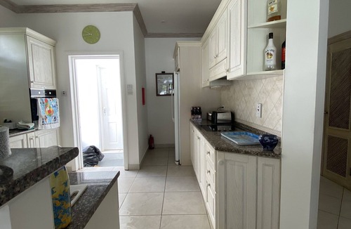 Merlin Bay Villa | 3 bed villa 3.5 bathroom Air con Wifi 3 pools Gym Tennis Gated community
