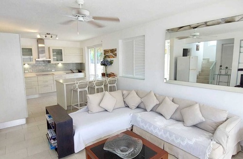 Porters House | 3BR Caribbean Home in Porters | Walk to Beach & Pool