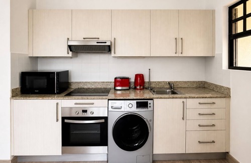 Lascelles Apartment | 5-Min Beach Walk | Holetown 1BR, Pool, AC, Sunset Terrace | Ixora Apartment