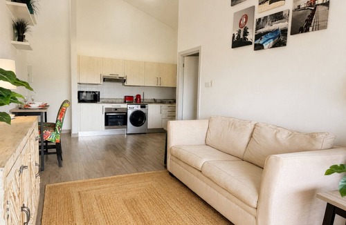 Lascelles Apartment | 5-Min Beach Walk | Holetown 1BR, Pool, AC, Sunset Terrace | Ixora Apartment