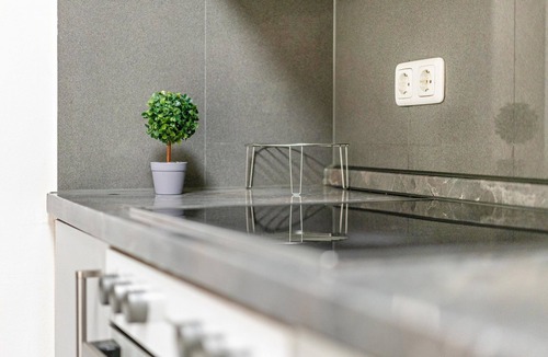 Ludwigsvorstadt-Kliniken Apartment | Aldars Urban Trio Suites No. 2 with Balcony, Wi-Fi and Air Conditioning