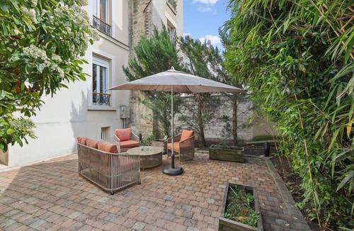 Bagnolet Apartment | Apartment-Private Bathroom-Garden view