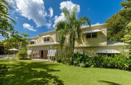 Lower Carlton Villa | Ascot 3 Villa by Fantasia Villas