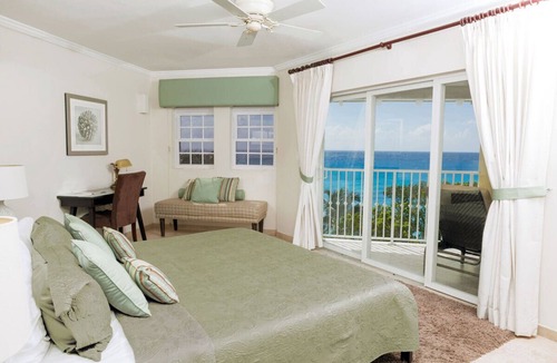 Dover Condo | Beachfront Condo with Pool - Sapphire 511 (2 bed)
