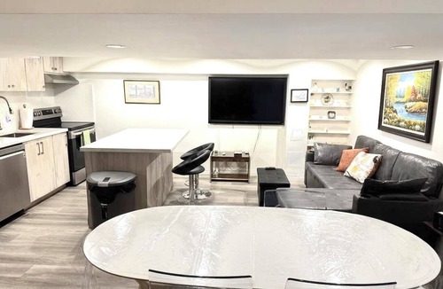 Belleville Apartment | Belleville convenient suite 10 min walk from the Lakeshore and Hospital