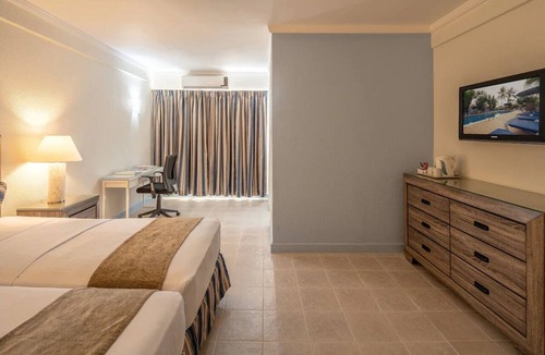 Dover Hotel | Caribbean Stay Steps from Beaches, Dining & Nightlife