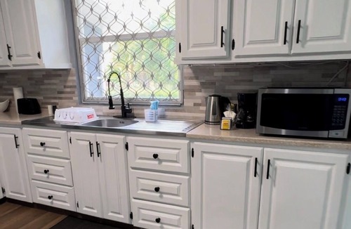 Lead Vale House | Charming 2-bedroom house with WiFi, AC in delightful Christ Church