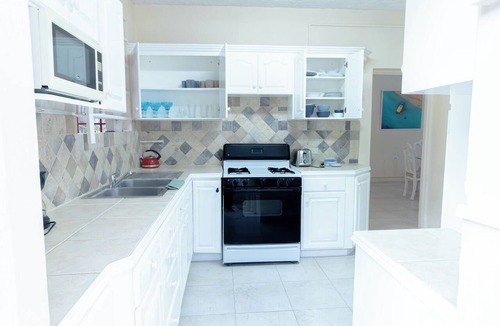 Diamond Valley House | Charming 2-bedroom Apartment with AC at gorgeous Crane Beach