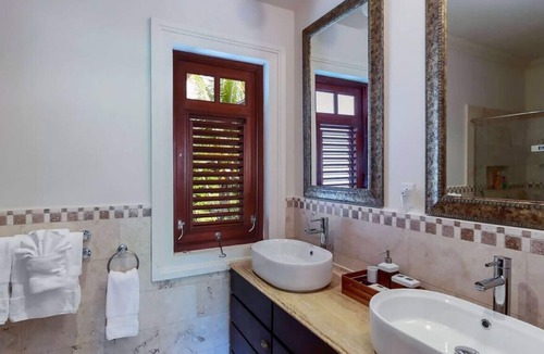 Gibbs Bay House | Claridge Plus Luxury Villa