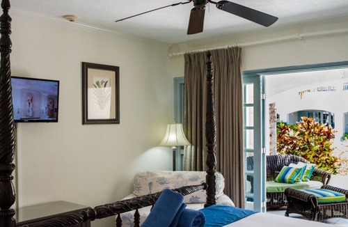Hastings House | Comforts of Home! 3 Relaxing Units, Onsite Pool! Close to St Lawrence Gap!