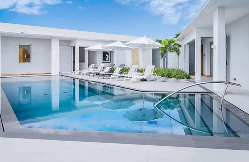 Deanes House | Cool Breeze by Blue Sky Luxury