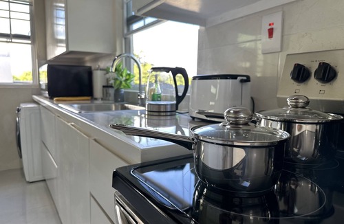 Green Garden Apartment | 🌴 Couples Hideaway, King Bed- 5 Mins to Beach & Oistins- Golden Teal