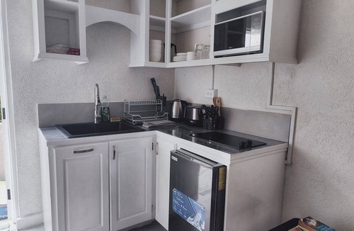 Worthing Apartment | Cozy 1-bedroom apartment in lovely Bridgetown with AC