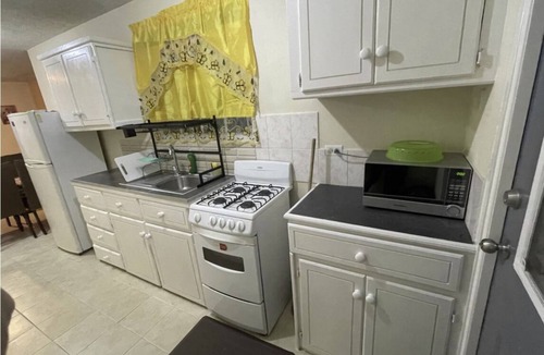 Bridgetown House | Cozy Apt centrally located, walking distance to beach, Bakeries & Supermarkets