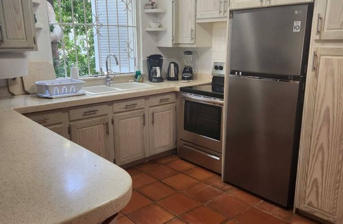 Mullins Condo | Fabulous, spacious condo with pool, 5 mins from Mullins Beach.