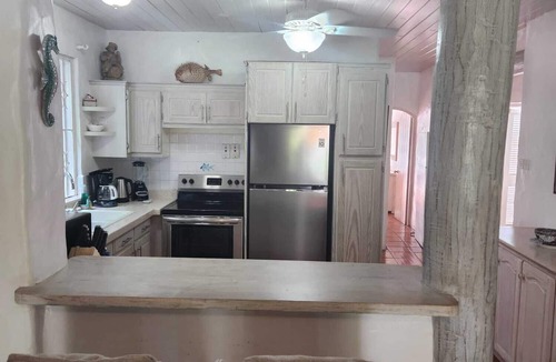 Mullins Condo | Fabulous, spacious condo with pool, 5 mins from Mullins Beach.