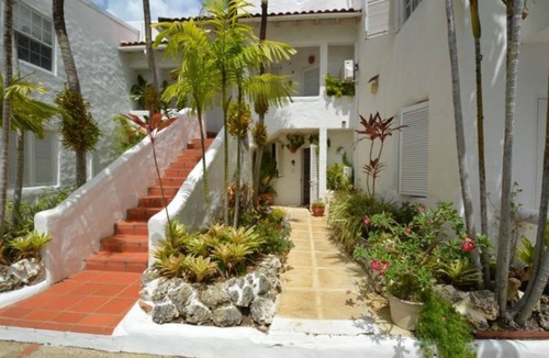 Mullins Condo | Fabulous, spacious condo with pool, 5 mins from Mullins Beach.