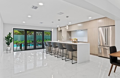 Seybold House | Family Resort Court & Playground Pool Spa BBQ
