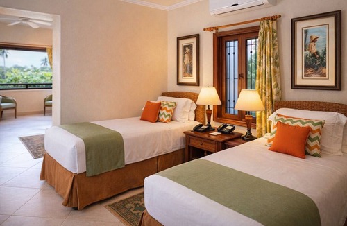Retreat Hotel | Free Parking & Fitness Center | Port St. Charles Marina - 1 Mile