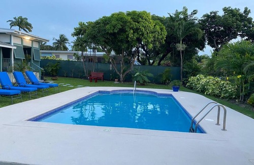 Sandy Lane Villa | Giggles - Beautiful Bajan Villa with Private Pool