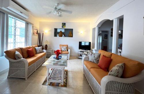 Lower Carlton House | Graceville Beach House - by ZenBreak