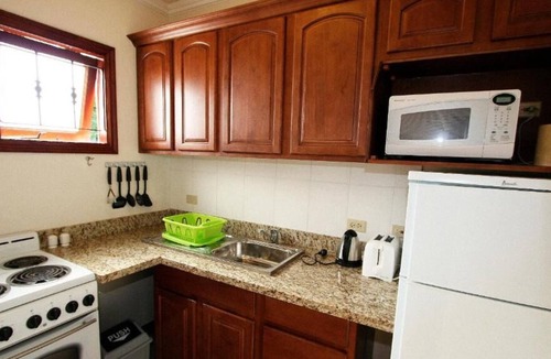 Maynards House | Great Amenities! Full Kitchen, Onsite Pool, Parking! Close to Heywood Beach!