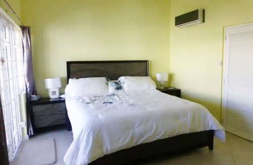 Hastings Apartment | Great Location opposite Beach, Boardwalk, Restaurants, Bars, Art Splash Cafe & Shopping