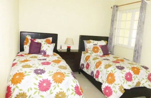 Hastings Apartment | Great Location opposite Beach, Boardwalk, Restaurants, Bars, Art Splash Cafe & Shopping