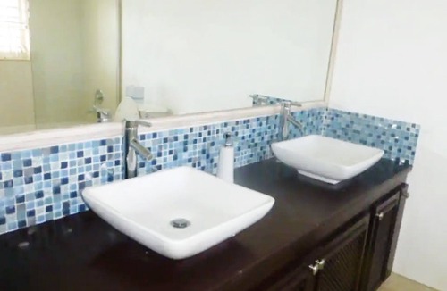 Hastings Apartment | Great Location opposite Beach, Boardwalk, Restaurants, Bars, Art Splash Cafe & Shopping
