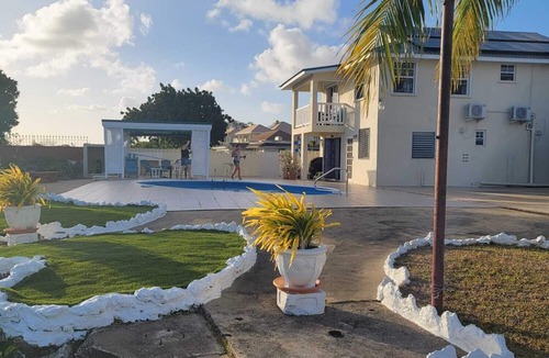 Rendezvous Apartment | Hillside view and a pool