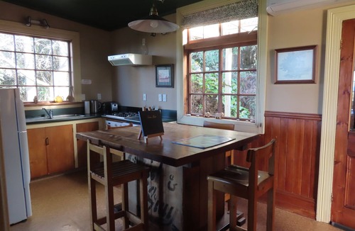 Papatowai Cottage | Hilltop Accommodation Catlins - Cottage