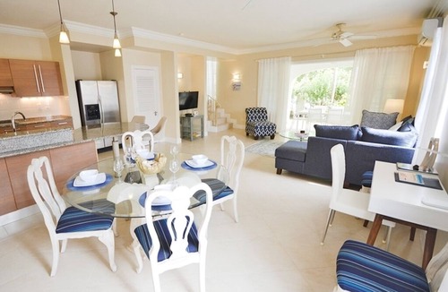 Sunset Crest House | Holetown Hideaway with pool and beach access